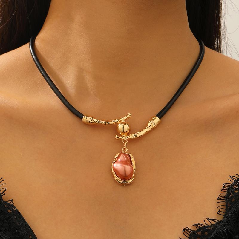 

French Retro Imitation Baroque Pearl Pendant Necklace for Women Personality Metal Ball Black Rope Clavicle Chain Charms Zircon троянди рожеві кольору