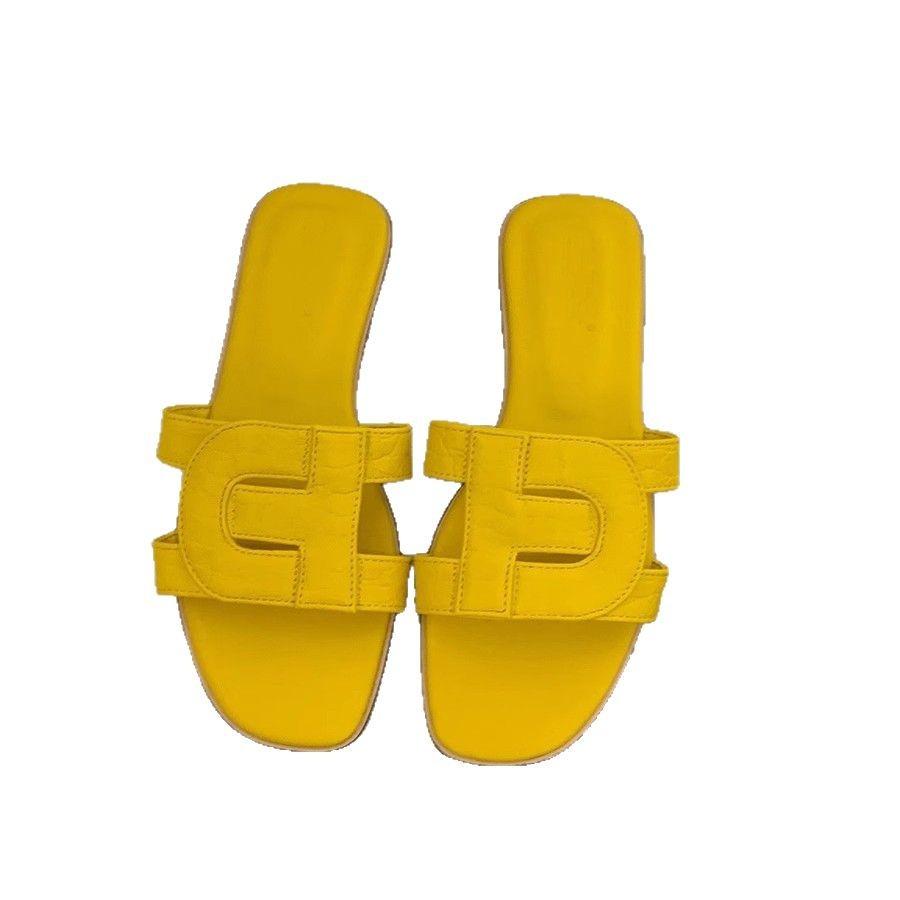 Flat-bottomed open-toed hollowed-out casual versatile one-word slippers 2025 new square-headed flat-bottomed beach embossed cool slippers women