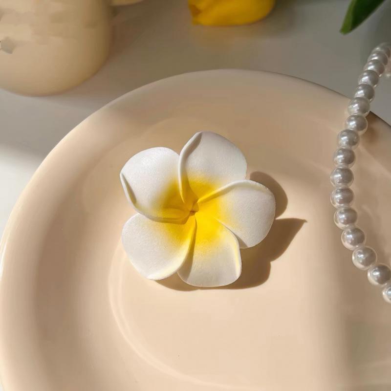 

Plumeria Hair Clips: Retro Floral Accessories for Bangs and Seaside Travel