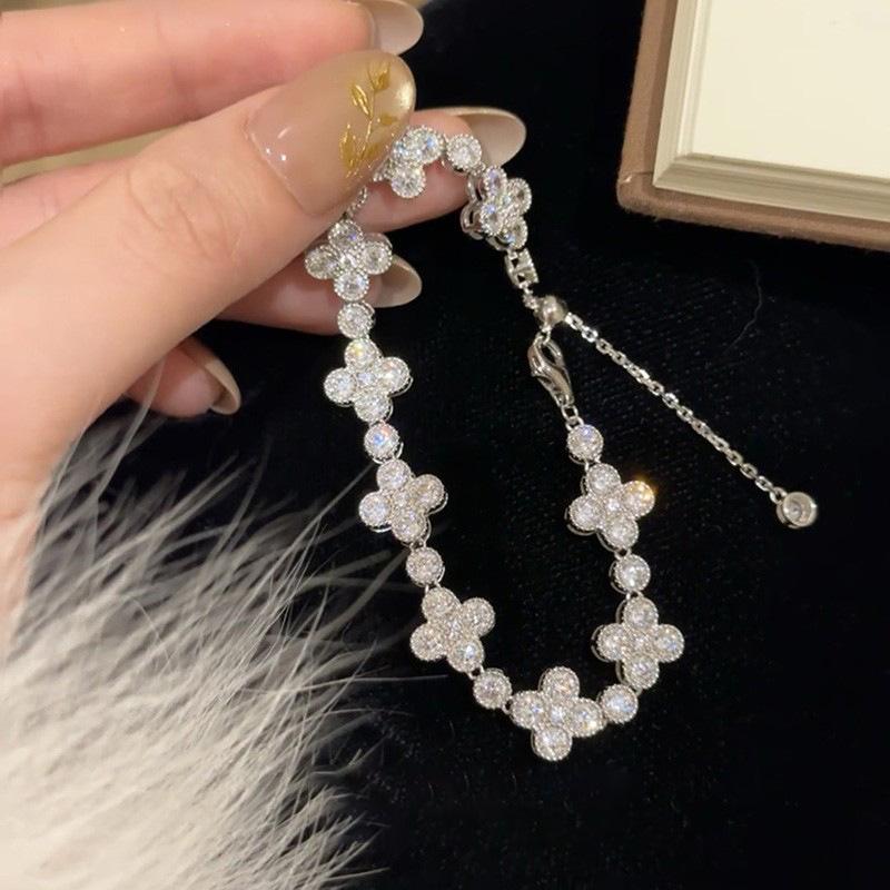 

Новый браслет из циркона клевер на удачу 2025 года, роскошный браслет высокого класса, модное универсальное украшение для женщин