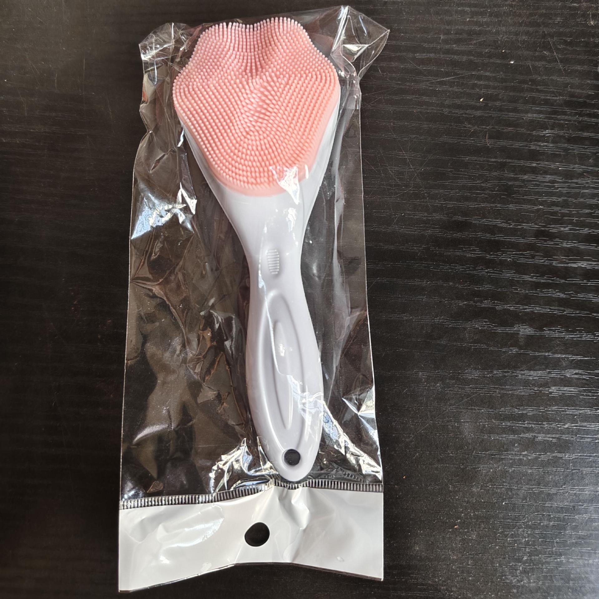 

Silicone Facial Cleansing & Massage Brush with Handle 1 Piece розовый