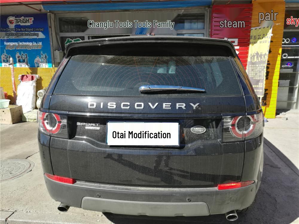 Kryt zadního stěrače Otai: Vylepšuje Land Rover Discovery Sport pomocí Jasného Dekorativního Pásku.