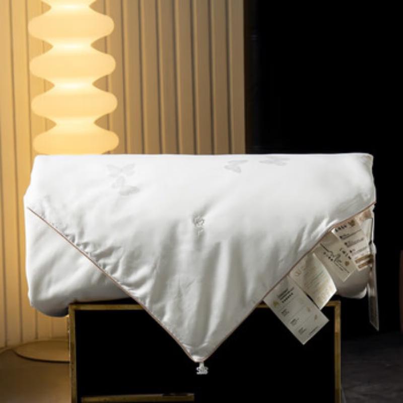 Donnahome Cotton Jacquard Mulberry Silk Quilt