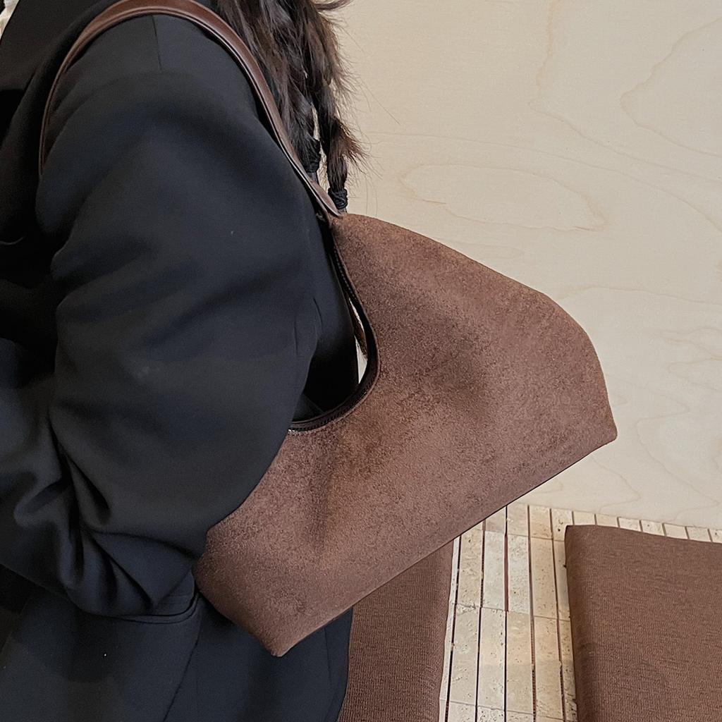 Foreign order retro matte commuter large-capacity bag women's 2025 new autumn and winter tote bag niche shoulder armpit bag