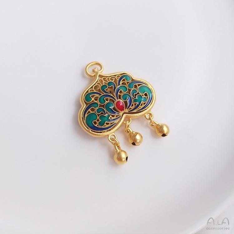 Яркий кулон-шарм из перегородчатой эмали Зеленая Тара