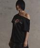 Garter Gallery Kiss Star Off Shoulder T-Shirts_Black
