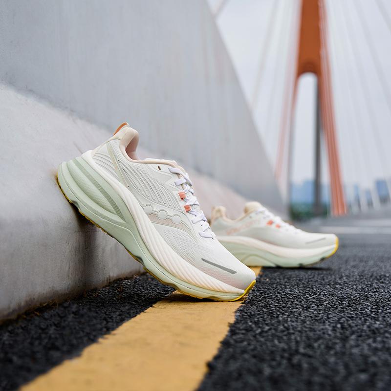 Saucony  Hurricane 24 White Foam Women Sneakers S10933-246