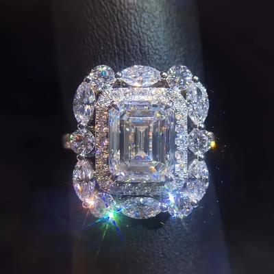 Huitan Wunderschöne Kristall Zirkonia Ringe für Frauen Exquisite Damen Accessoires Hochzeitsfeier Neuer Trendschmuck Ausgefallenes Geschenk