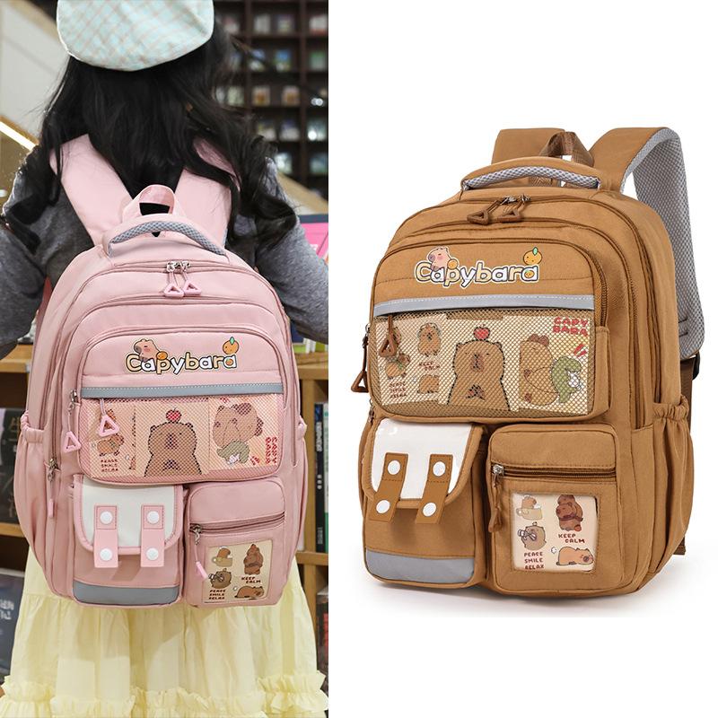 The schoolbag is cute. The schoolbag for primary school students has a large capacity and is dirt-resistant. The backpack for boys and girls