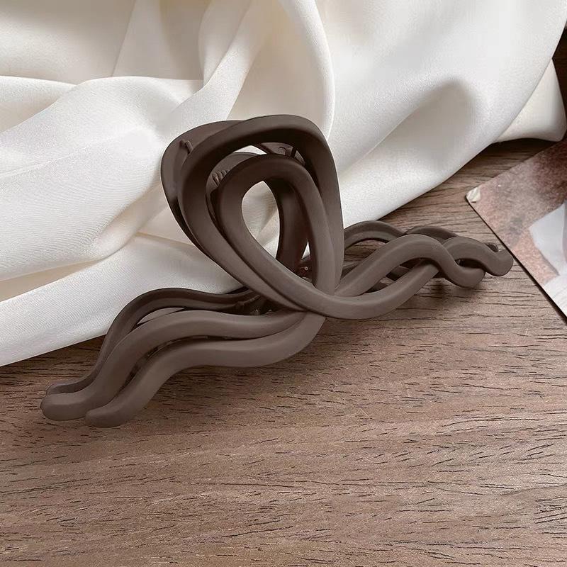 High-end temperament autumn and winter grab clip women's new simple and versatile back head hair shark clip hair clip headwear