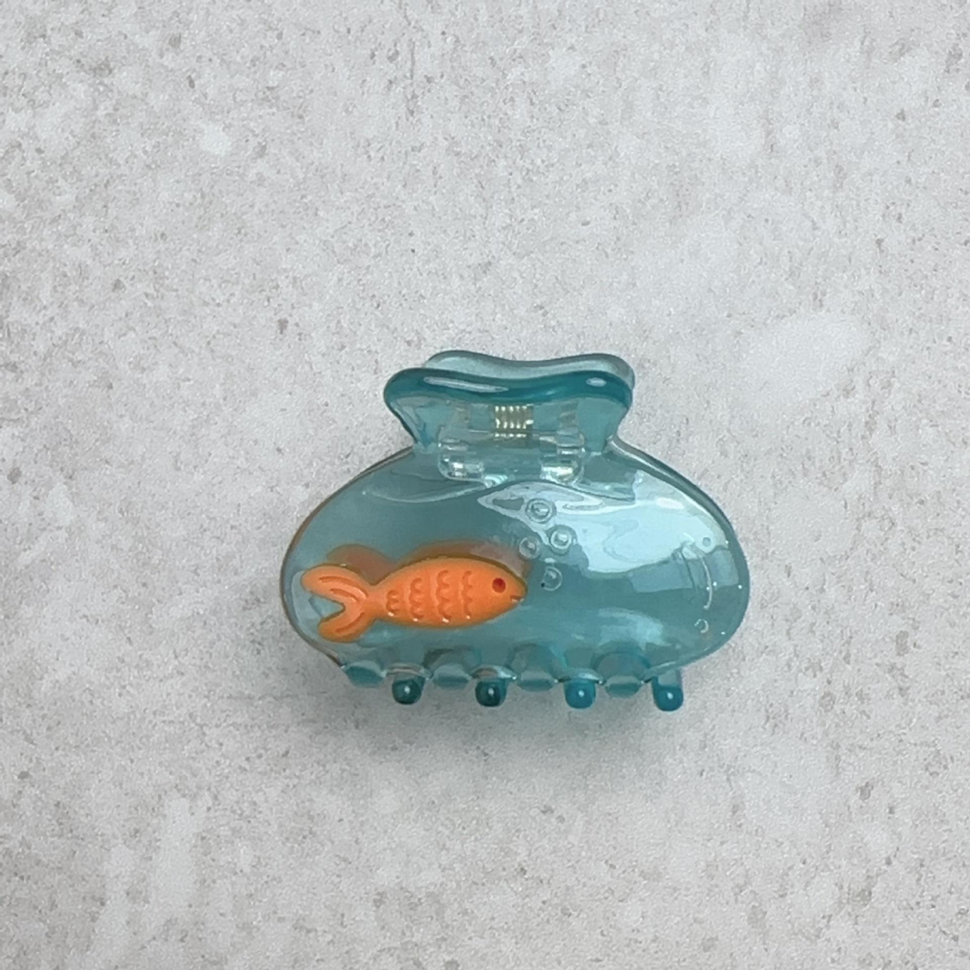 

1 шт. Милая маленькая золотая рыбка в корейском стиле, средний зажим-акула полузахват, летний прохладный зажим на затылок