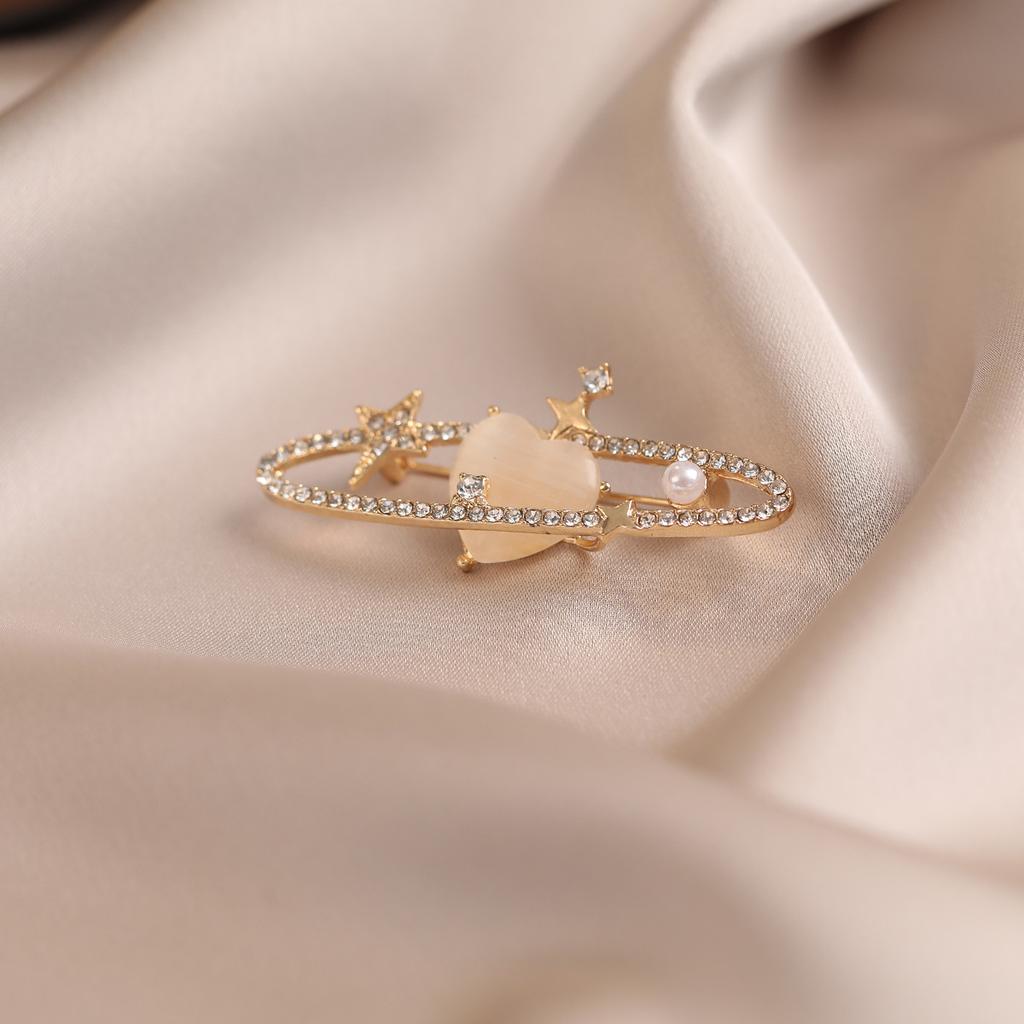 Love Planet Anti-glare Brooch A High-end Light Luxury and High-end Women's Niche Brooch Accessory