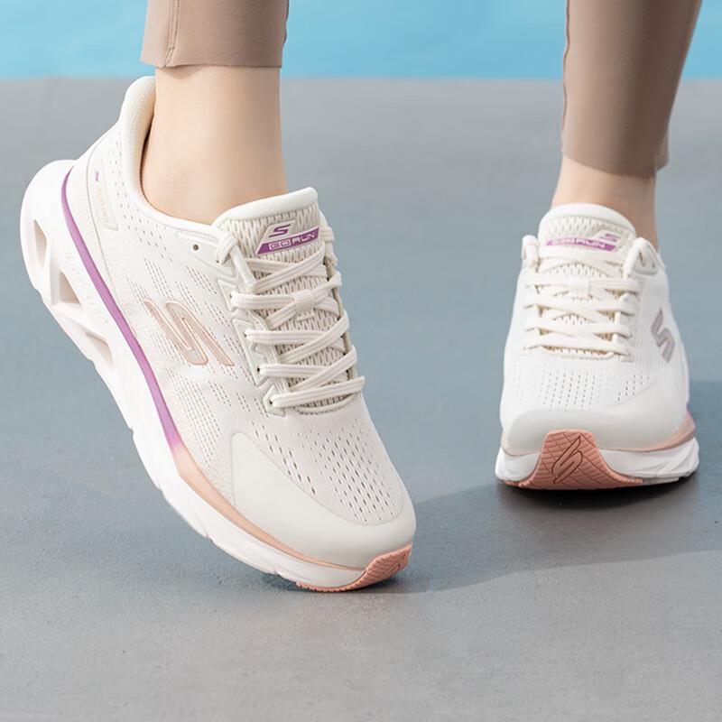 

Skechers Women s GO 7/24 Running Shoes US 7