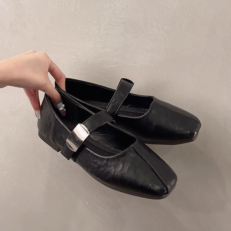 Square head shallow mouth single shoes women's spring and autumn new French retro temperament gentle fairy style flat bottom Mary Jane small leather