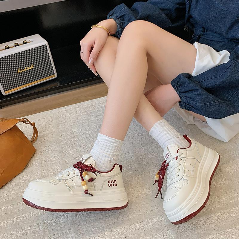 Thick-soled non-slip little white shoes women's autumn 2025 new fashionable versatile and comfortable sports and leisure small board shoes