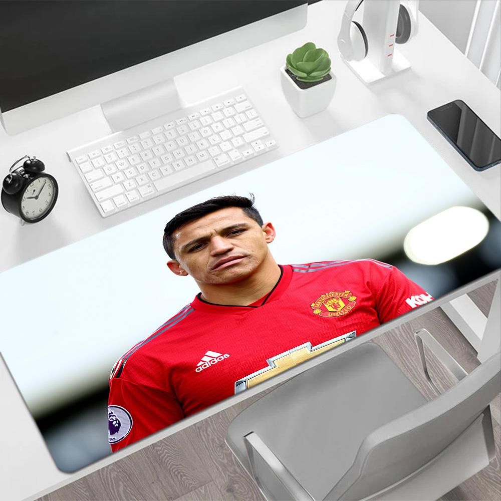 Arsenal Player Action Large Mouse Pad Desk Mouse Pad Desktop Mouse Pad Non-Slip Rubber Bottom Gaming Accessories Ideal Gift for Gamers