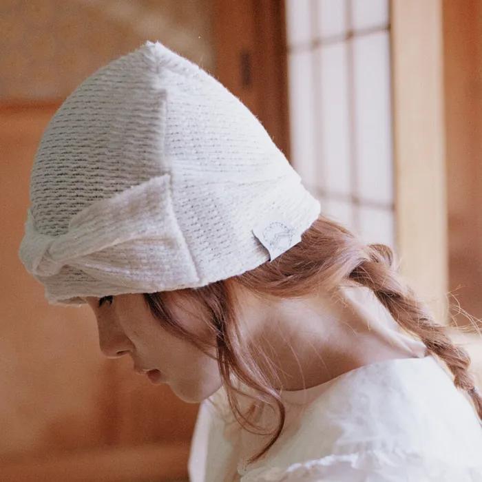 TIE KNIT BEANIE IN CREAM