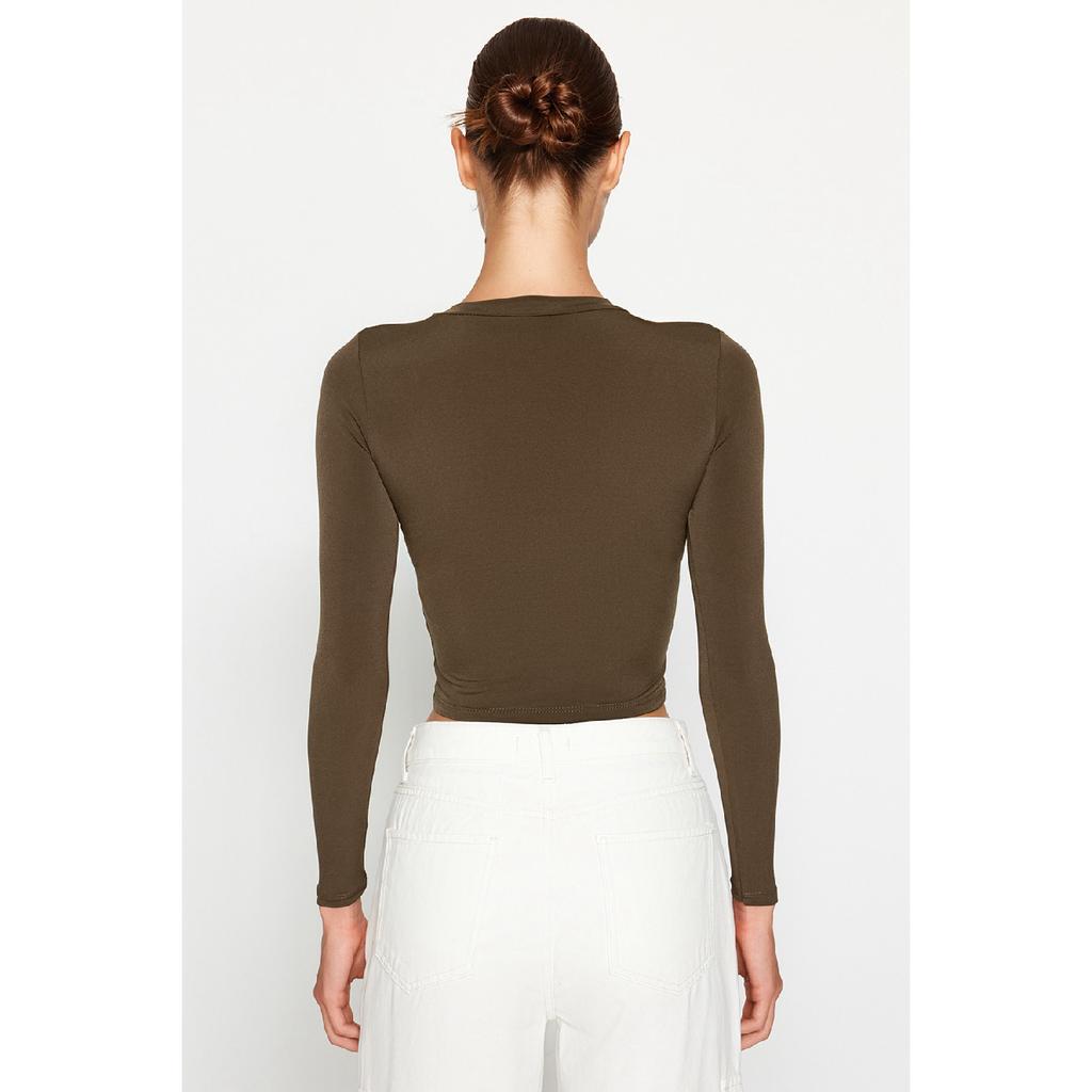 Schwarze, eng anliegende, eng anliegende, dehnbare Strickbluse mit hohem Kragen und gerafften Ärmeln Twoaw23el01391