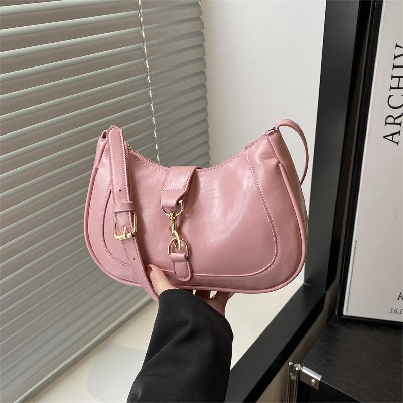 French light luxury armpit bag chain baguette bag women's 2025 summer new fashion commuter versatile shoulder messenger bag