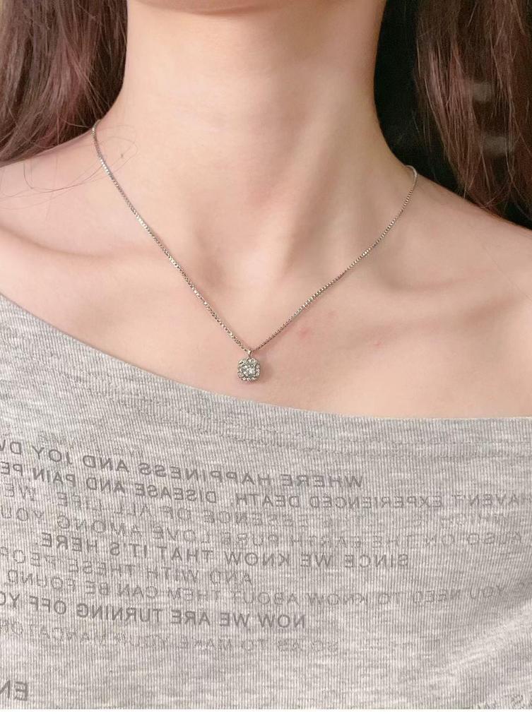 Nickel Silver-Plated Gold Sugar Cube Pendant Necklace for Women: Elegant, Simple, Versatile Luxury.
