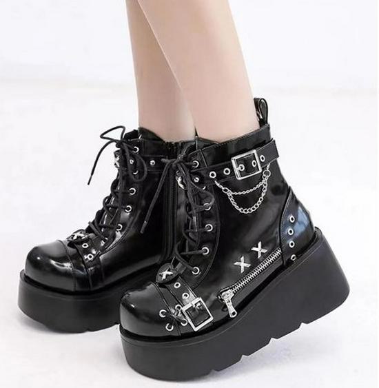 

Ботинки Night Rider Original Martin — толстая подошва, круглый носок, декор в виде пряжки, короткие ботинки на шнуровке для девочек gloss 601; 42 чёрный