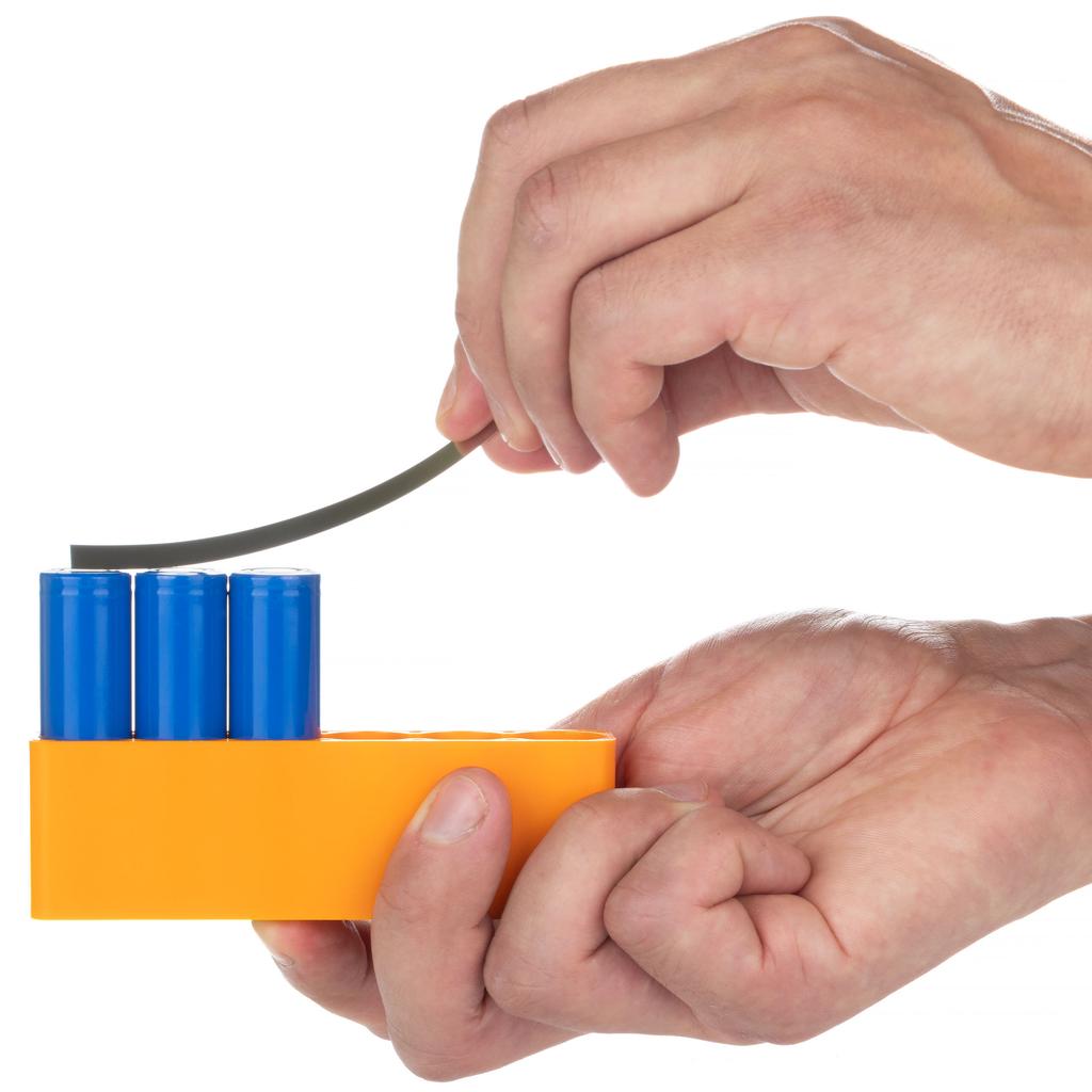 Rosfix Forma do Zgrzewania Akumulatorów – Stabilna Konstrukcja na 4 Ogniwa | Wymiary 8x2x3,5 cm | Przerwa na Taśmę Niklową