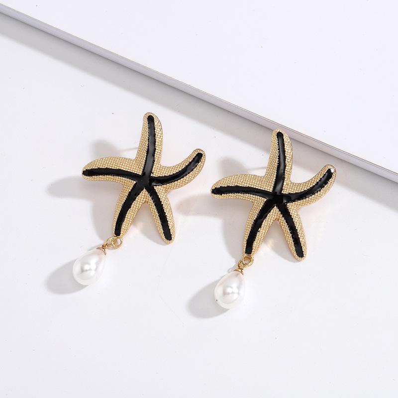 Trendy Japanese-Korean Pearl Stud Earrings: Versatile Street Style & Runway Fashion for Women