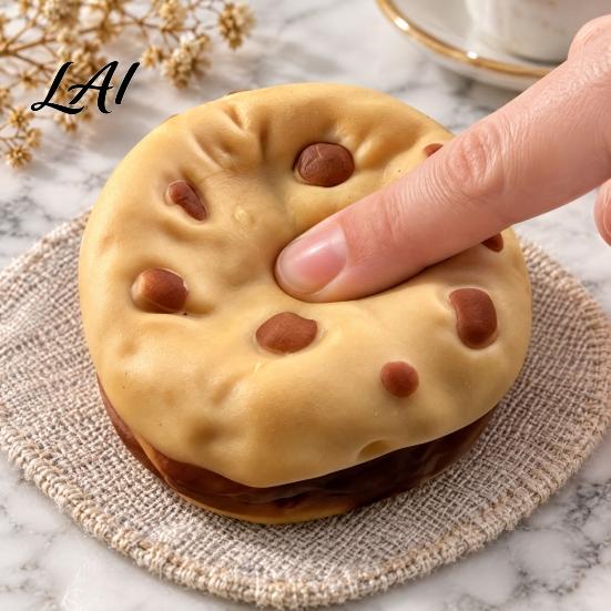 Particle Bead Squeeze Toy, Crunchy Cookie Filled Fidget Realistic Stress Reducing Desk Gadget Replica