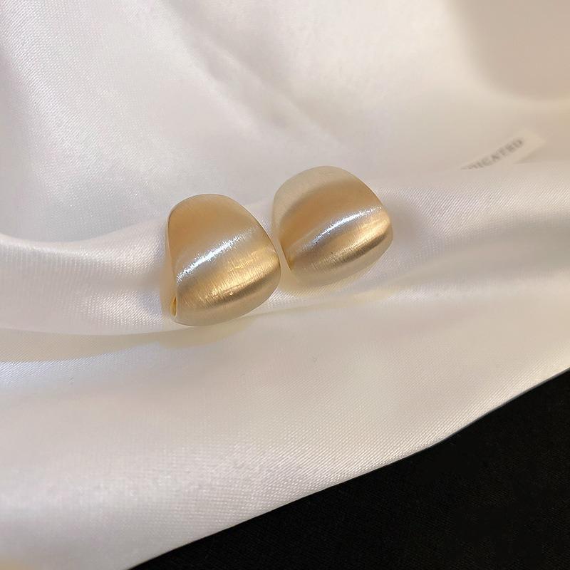 Silver needle hemisphere metal stud earrings Korea's new light luxury brushed design earrings fashion temperament earrings