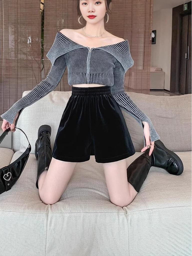 Shorts A-line en velours noir pour femmes, taille élastique, Automne précoce 2024, Coupe ample, Tissu épais.