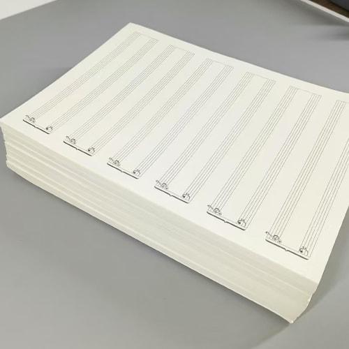 Notový sešit pro začátečníky na klavír, formát A4, 50 jednostranných listů, hudební vzdělávací materiál pro samostudium, se stranami s notovou osnovou a Pi