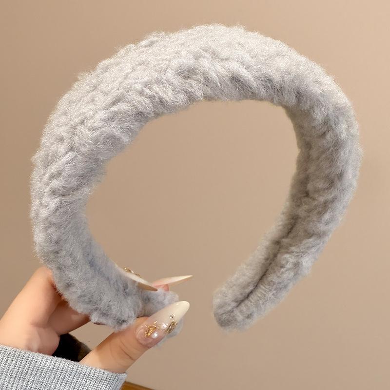 Gray Plush Wide Brim Headband: Versatile Women's Hair Accessory