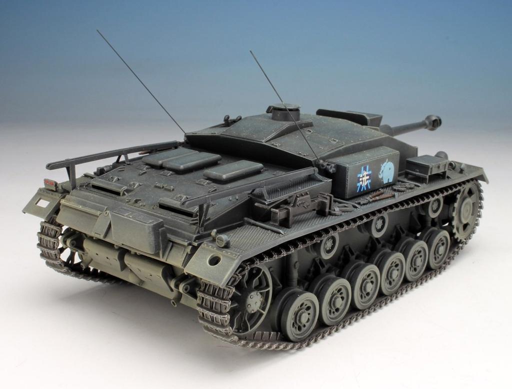 PLATZ Girls & Panzer the Movie: Sturmgeschutz III Ausf. F Hippo Team 1/35 Scale Plastic Model Kit GP-27