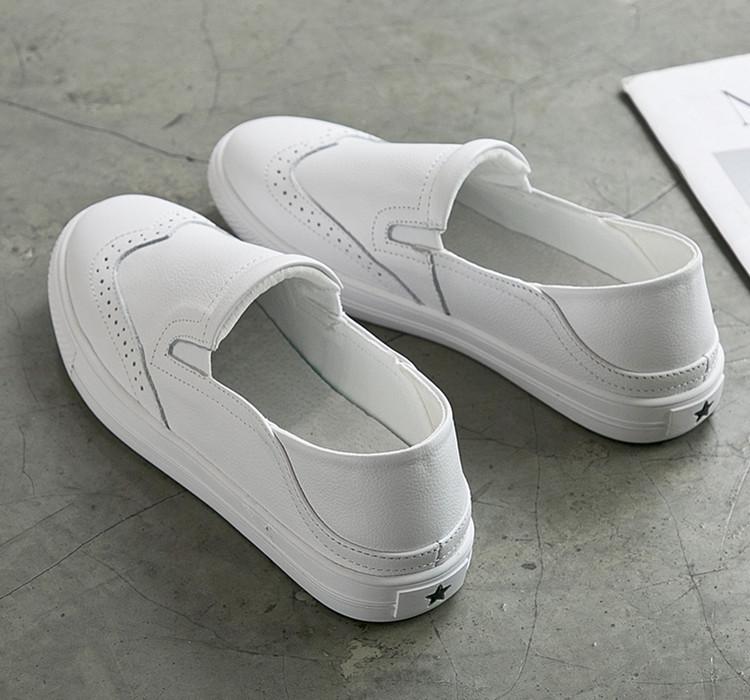 Dámské bílé mokasíny z hovězí kůže: Všestranné kožené nazouvací boty pro jaro/léto 2025