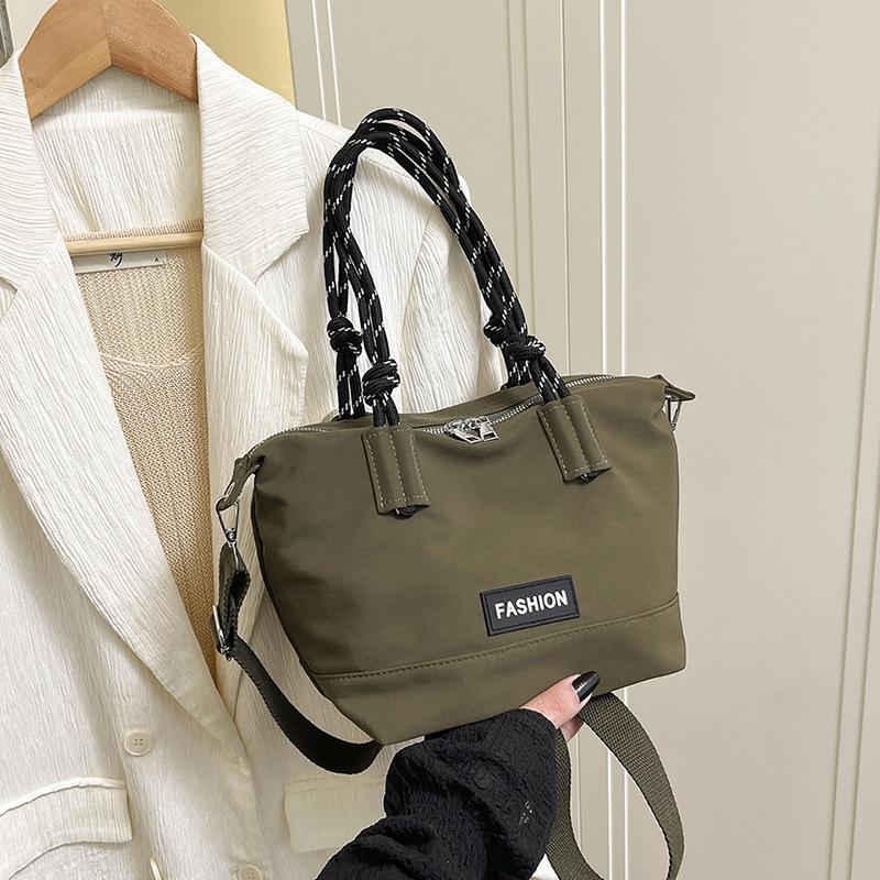 

Japanese niche simple and lightweight hand-held crossbody bag women s 2025 autumn new fashion shoulder bag crossbody dumpling bag армия зеленый
