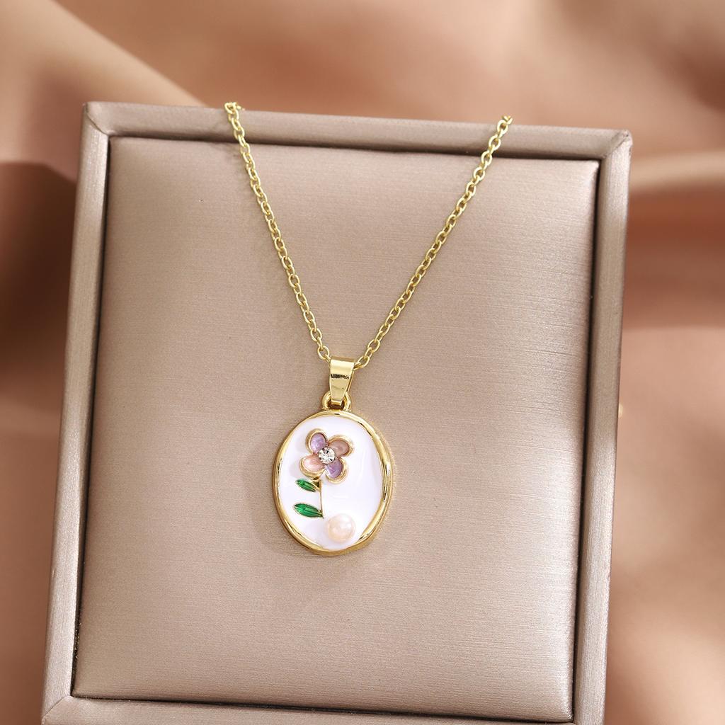 Woman Oil Painting Necklace - A Niche Collar Chain with Simple and Versatile Shell Pendant Necklace