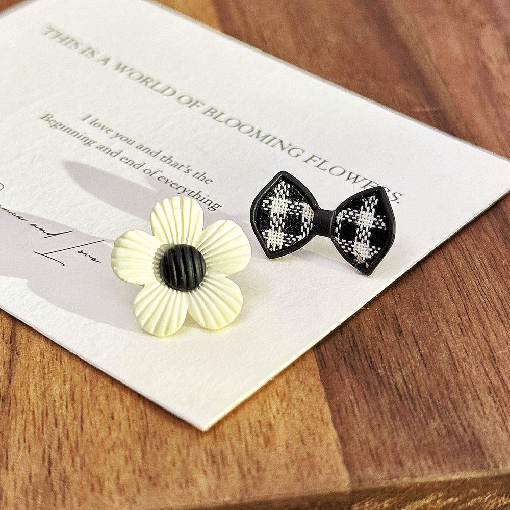 Silver Needle Diamond Bow Earrings Simple and Versatile High-quality Stud Earrings Women's Niche Light Luxury High-end Earrings