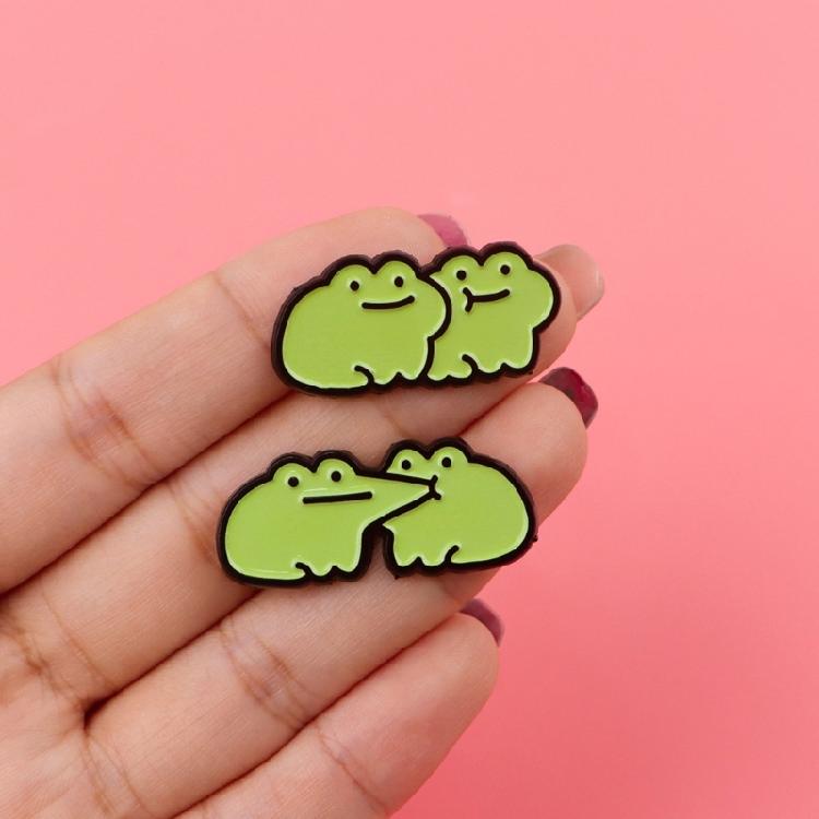 Playful Frogs Brooch Lapel Pin Charming Frogs Brooch Pin for Backpacks and Apparel Unique Gift for Friend and Family