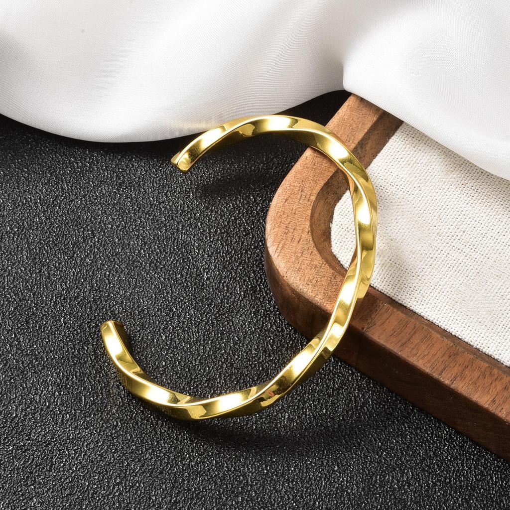2026 Open Bracelet Women, New Classic Light Luxury Niche Plain Ring Exquisite Twist Bracelet Versatile