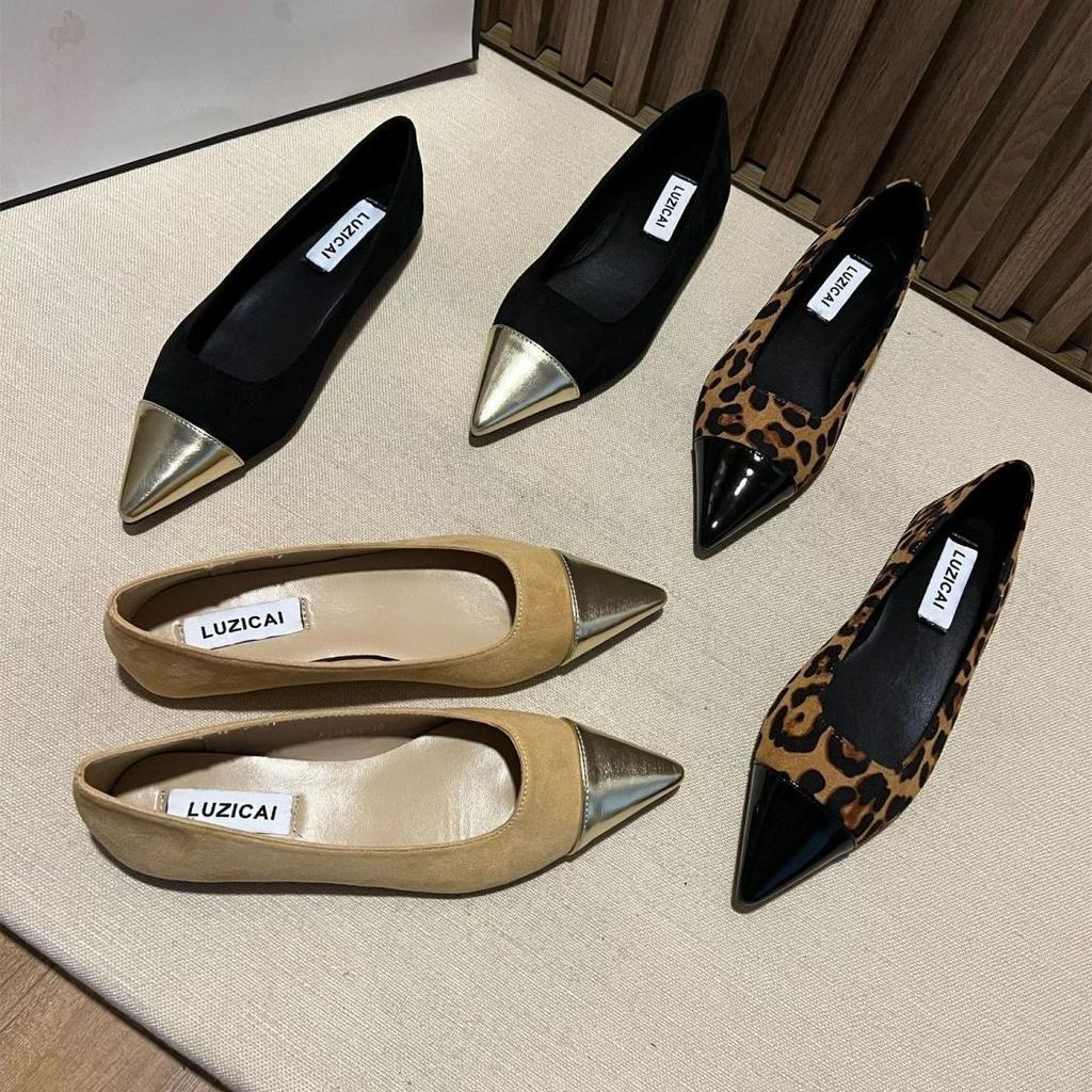Sapatos de fada de fundo plano com vento suave à noite verão 2024 novos sapatos de salto único para saia temperamento pequeno perfumado francês sapatos de bico fino