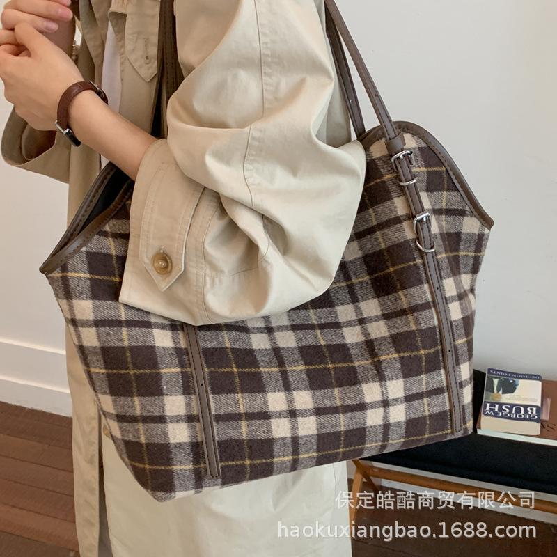 Leopard print bag women's 2025 new autumn and winter daily commuting versatile shoulder bag premium texture going out tote bag