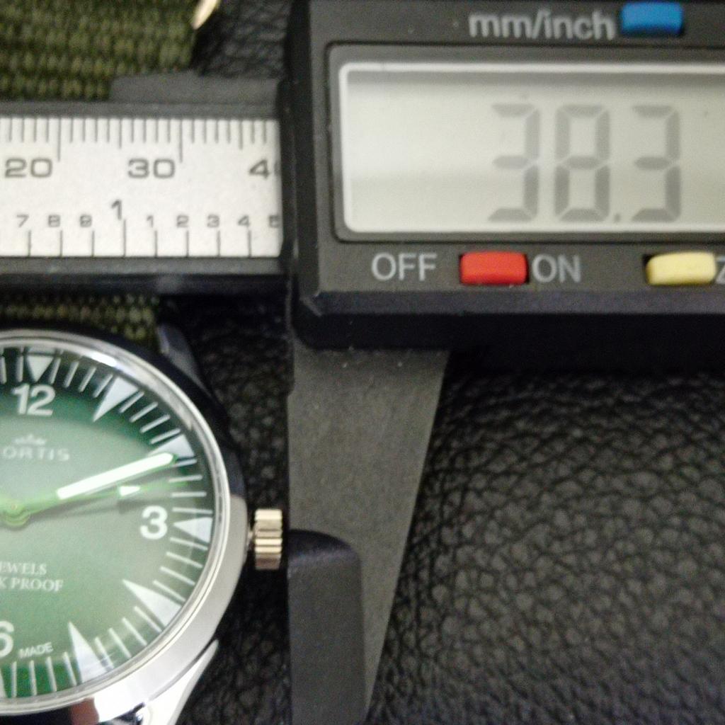 VINTAGE HAND-WINDING REFURBISHED SWISS MENS GREEN COLOR DIAL WATCH a700980-5 R205a-a700980