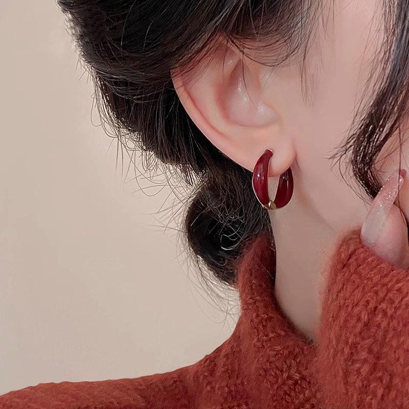 Zhou Yutong Red Drip Glaze Earrings: High-End, Niche Design, Light Luxury, Perfect for Autumn/Winter.
