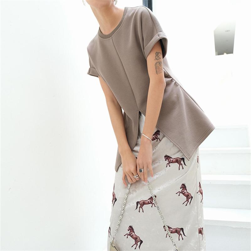 2022 summer Solid simple Elegant Ladies Tops Fashion Harajuku Dovetail Split Design Short Sleeve Tshirts Women O-neck Folds Slim