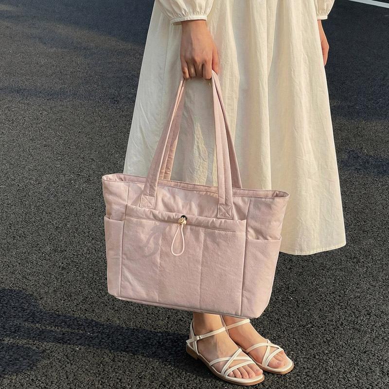 New Quilted Shoulder Bag Large Capacity Comfortable and Versatile Texture Laptop Tote Bag Lightweight Crossbody Bag for Women