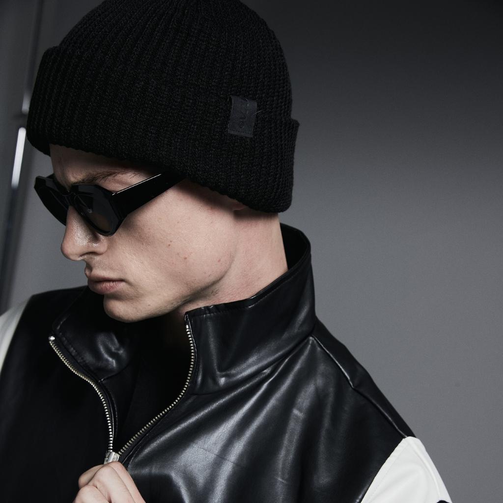 APOSTROPHE COMMA Reversible Leather Label Knit Short Beanie_Khaki