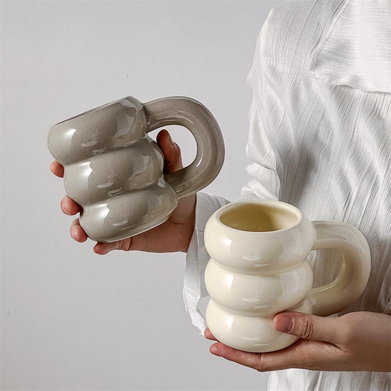 Söt Mugg i Keramik med Donutmotiv, Nordisk Stil, Kreativ, Stor Kapacitet, Kaffekopp, Enkel Vattenkopp för Par, Mörk Färg