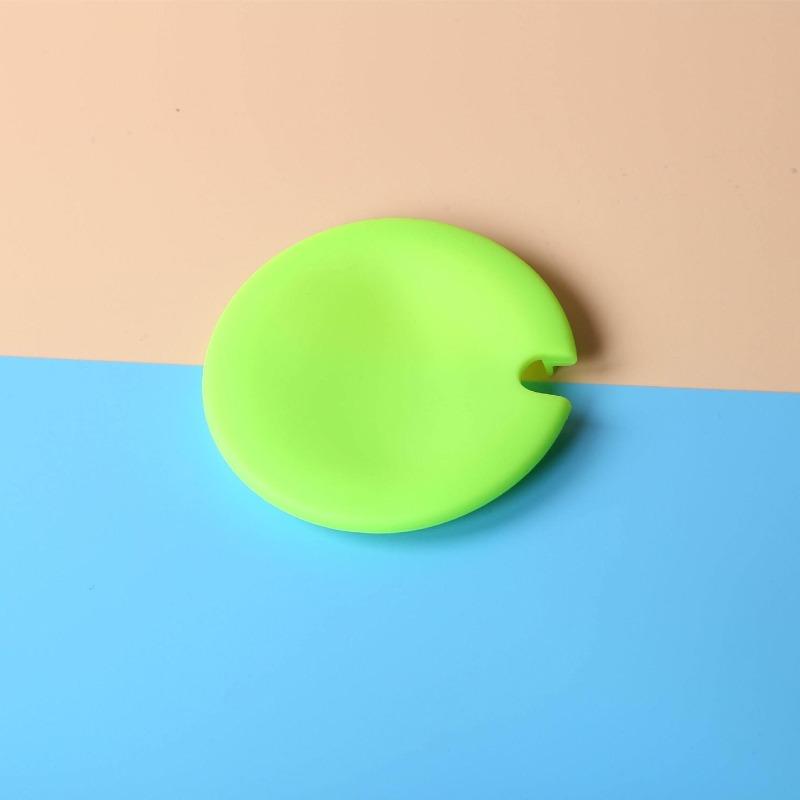 Multi-color Silicone Cup Lid with A Notch for Placing Spoons and Straws. Silicone Cup Lid. Small Size. Outer Diameter: 85mm. Inner Diameter: 70mm.