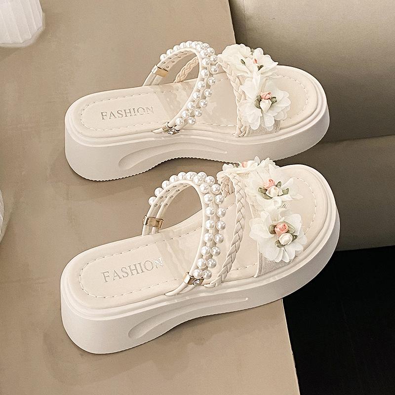 2025 new pearl beach sandals women's summer wear muffin platform flowers sweet one-word drag fairy wind sandals