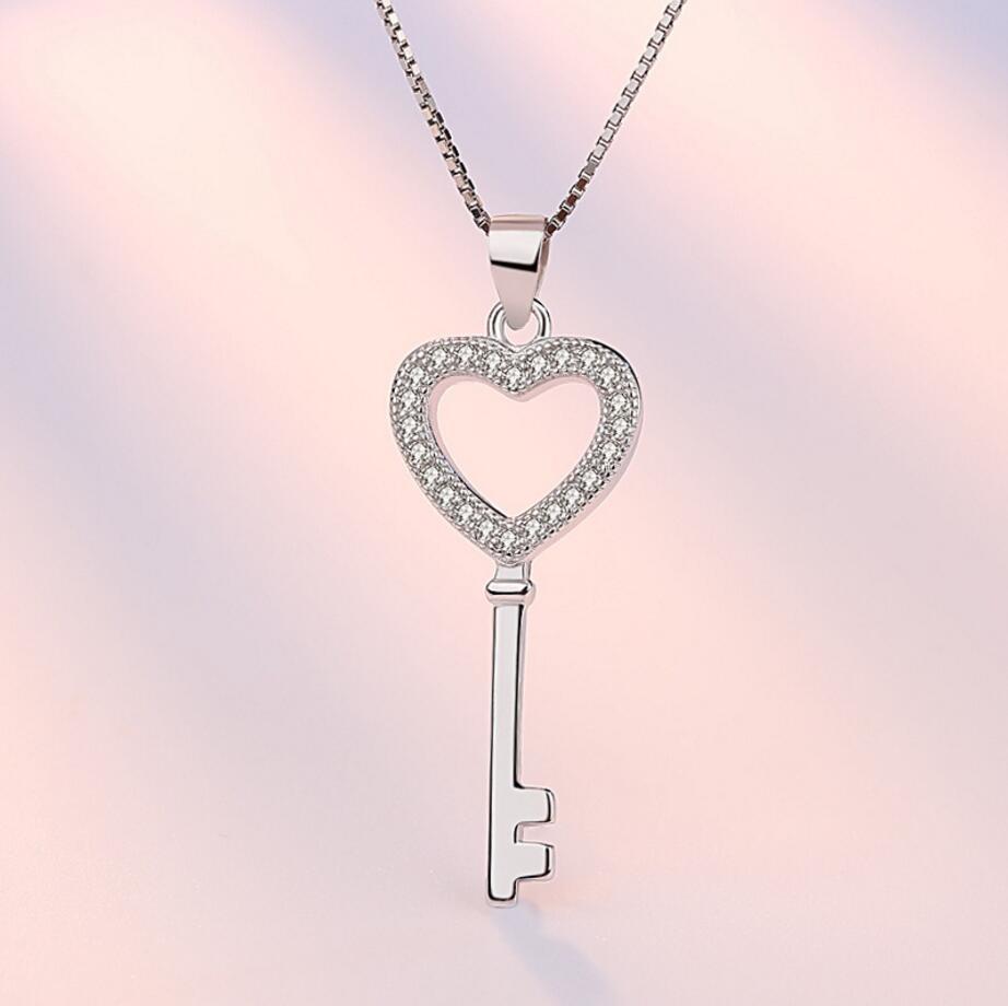 Collier avec pendentif en forme de cœur et clé en cristal de zircone cubique en argent sterling 925 pour femme, chaîne de 45 cm, cadeau idéal, S-N74